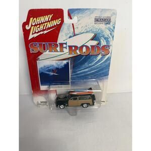 Johnny Lightning Surf Rods Scale Model Surfboard Toy Car 1948 Ford Woody Wagon